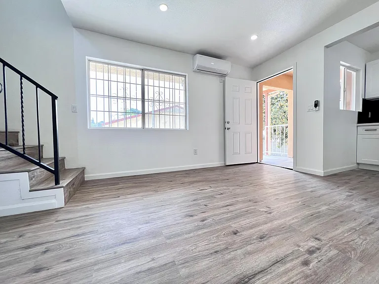 653 1/2 Maltman Ave — Photo 3