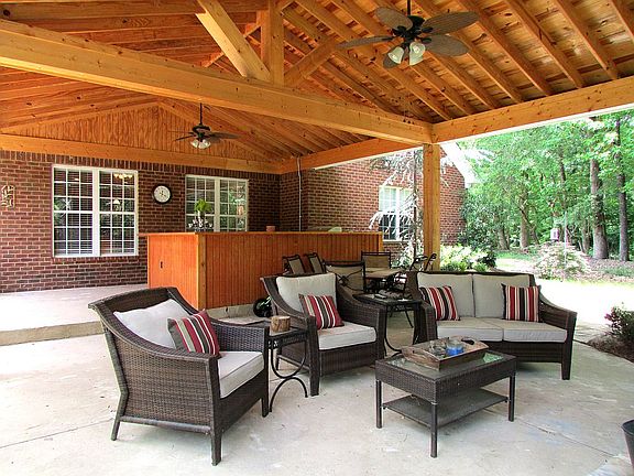 3rd image of 250 Woodsedge Dr