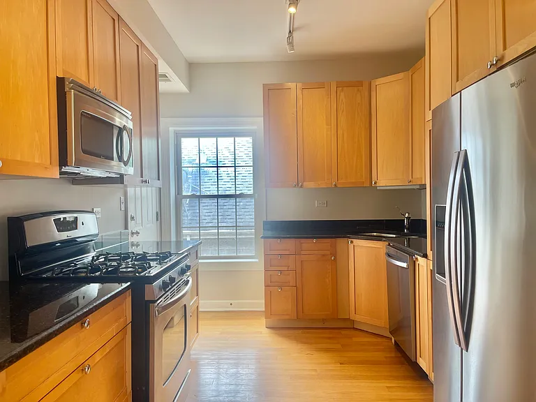 837 E 52nd St #3N — Photo 9