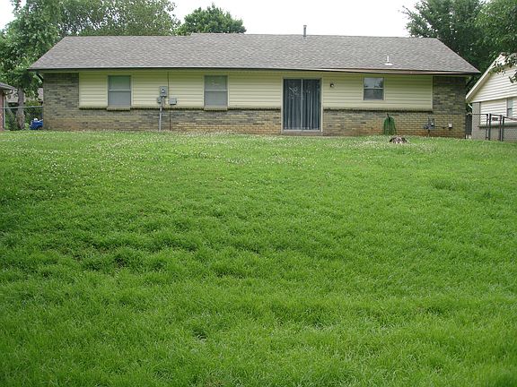 2nd image of 1013 S Wewoka Ave