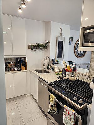 3rd image of 301 E 79th St APT 32K