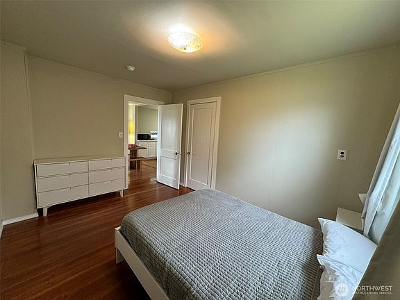 5th image of 203 W Ocean Ave