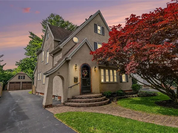 91 Warrington Dr, Rochester, NY 14618