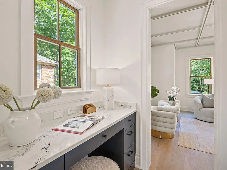 5022 Cathedral Ave NW — Photo 16
