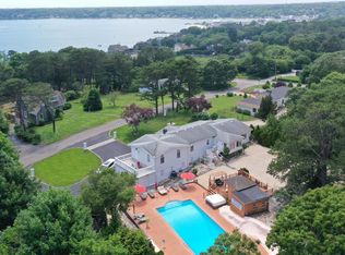 5 Huckleberry Ln E, Hampton Bays, NY 11946