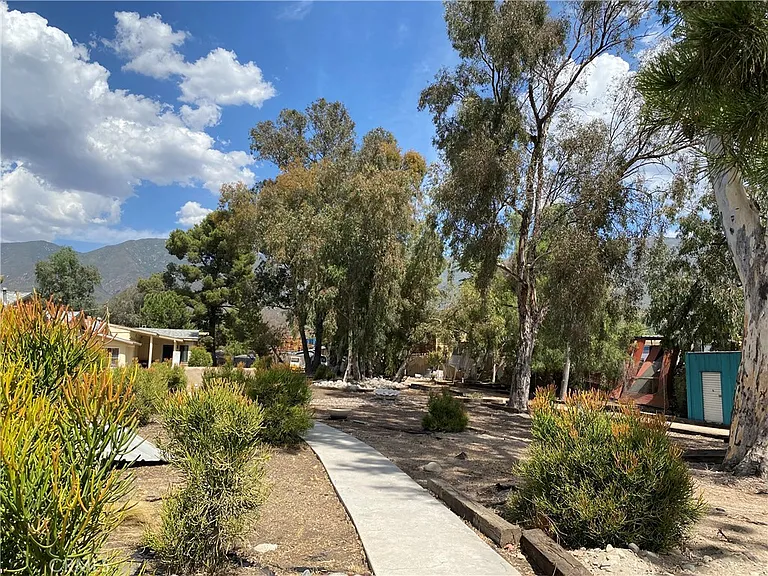 19216 Kendall Dr — Photo 1