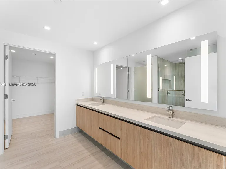Royal Oaks Ln — Photo 14