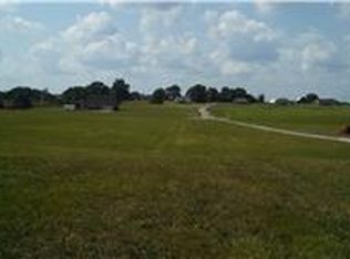 1049 Long Shot Dr, Springfield, TN 37172