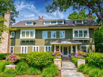 (Undisclosed Address), Kenilworth, IL, 60043