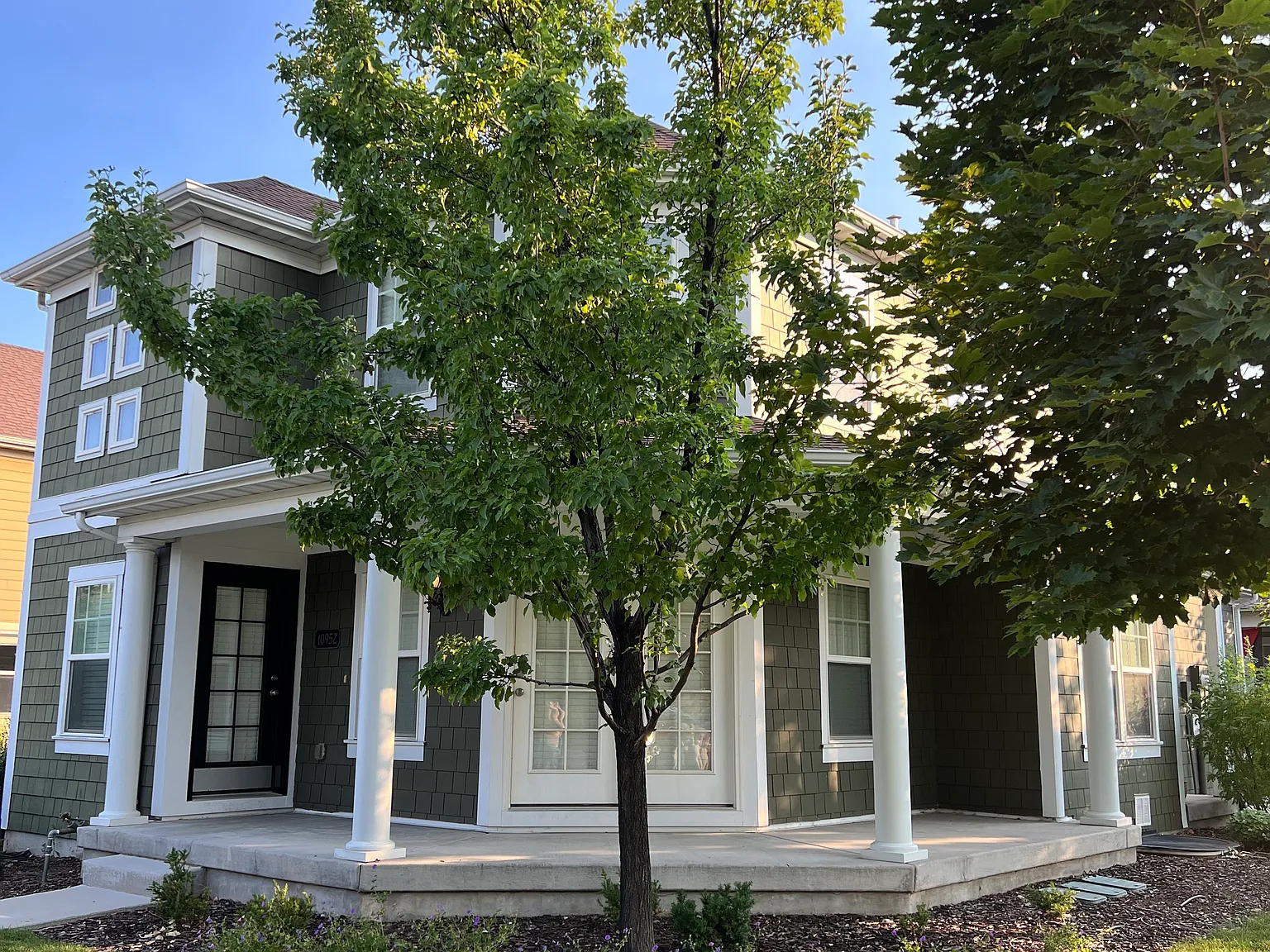 4 bed, 3.5 bath, 2220 sqft, $2,800 — Photo 1