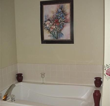 Master bathroom w/ luxury tub & sep. shower