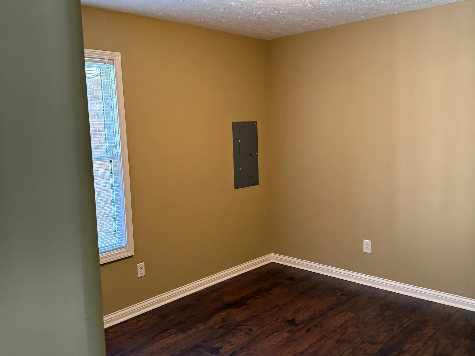 3 bed, 1060 sqft, $1,500 — Photo 3