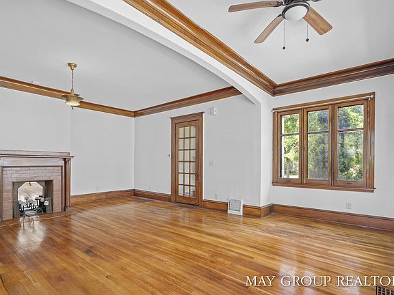 4th image of 572-574 Madison Ave SE