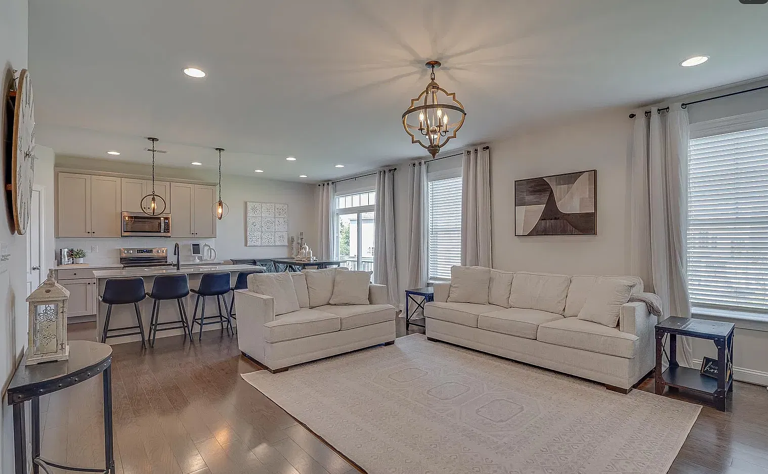 3 bed, 2.5 bath, 1500 sqft, $2,380 — Photo 1