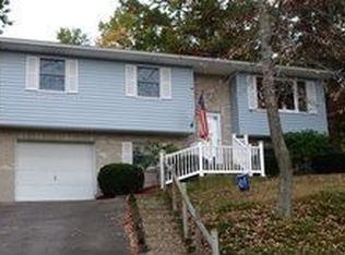 208 Winding Knoll Rd, Altoona, PA 16601