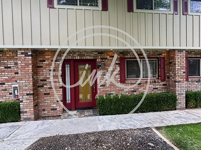 1038 Riverview Dr — Photo 1
