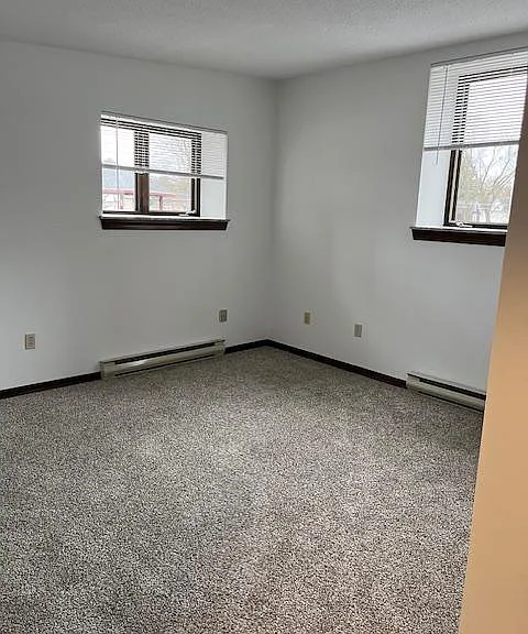 Second bedroom.