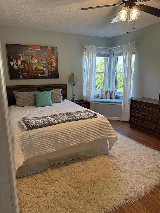 4 bed, 3.5 bath, 4500 sqft, $1,027 — Photo 1