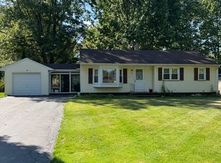 32 Adela Cir, Rochester, NY 14624
