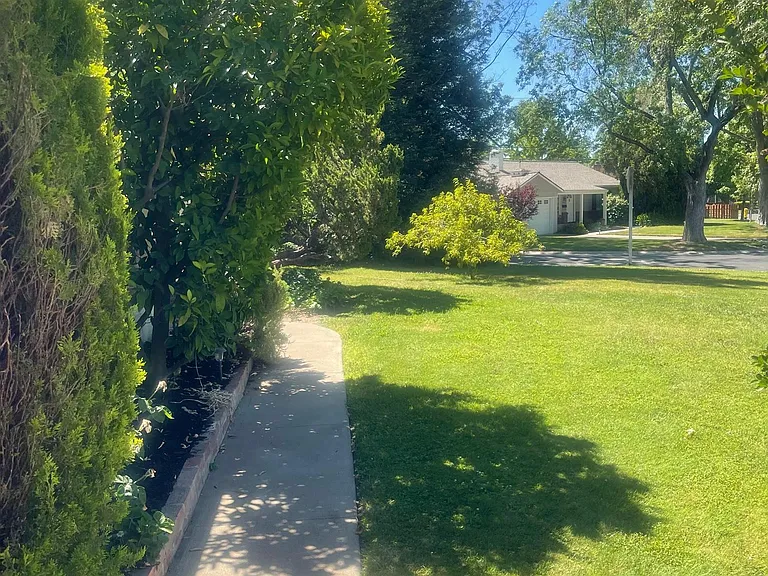 2306 Meadowbrook Rd — Photo 3