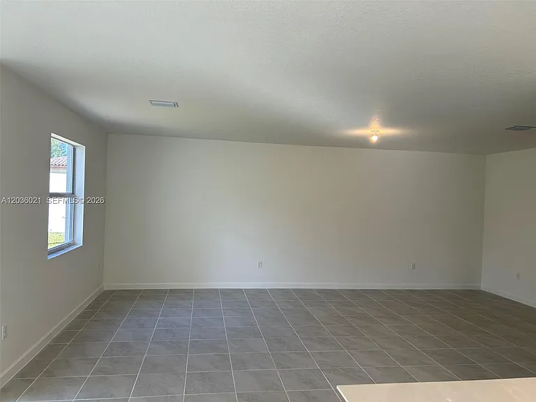 2342 SE 30th St — Photo 5