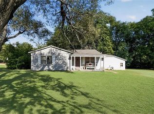 2412 N 10th St, Independence, KS 67301