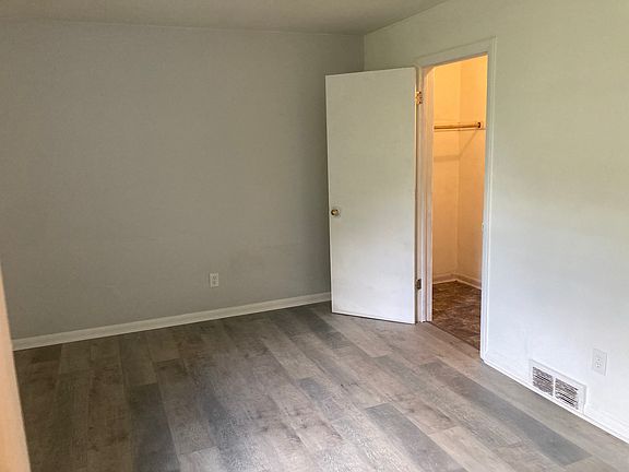5th image of 1120 Woodlawn Ave #1F