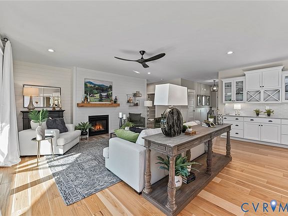 3rd image of 12121 Pin Oak Loop
