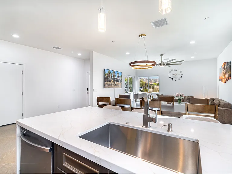 15553 Avenue Manzana — Photo 10