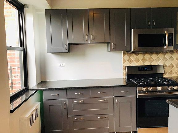 3rd image of 3103 Fairfield Ave APT 6J