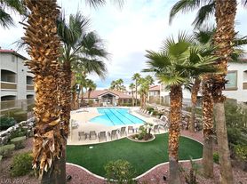 2305 W Horizon Ridge Pkwy, Henderson, NV