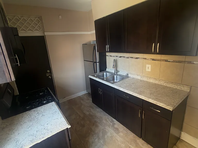 8058 S Hermitage Ave — Photo 6