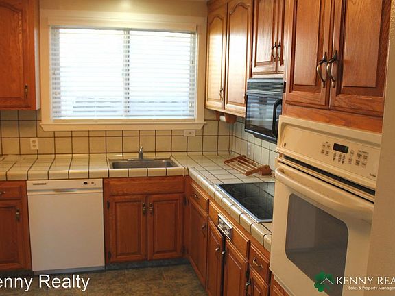 3rd image of 216 Canyon Dr