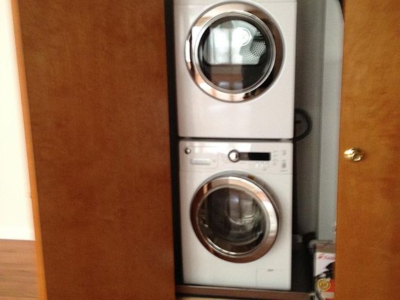 2nd image of 218 N 10th St #3R