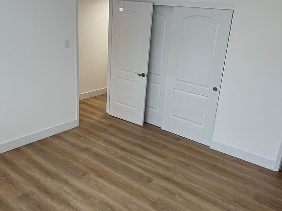 4th image of 625 Broadmoor Dr #G