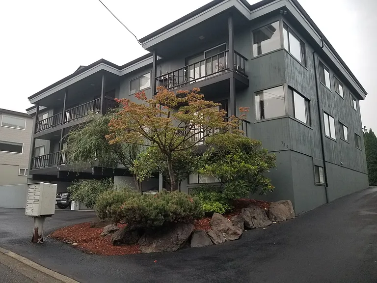 315 5th Ave S — Photo 2