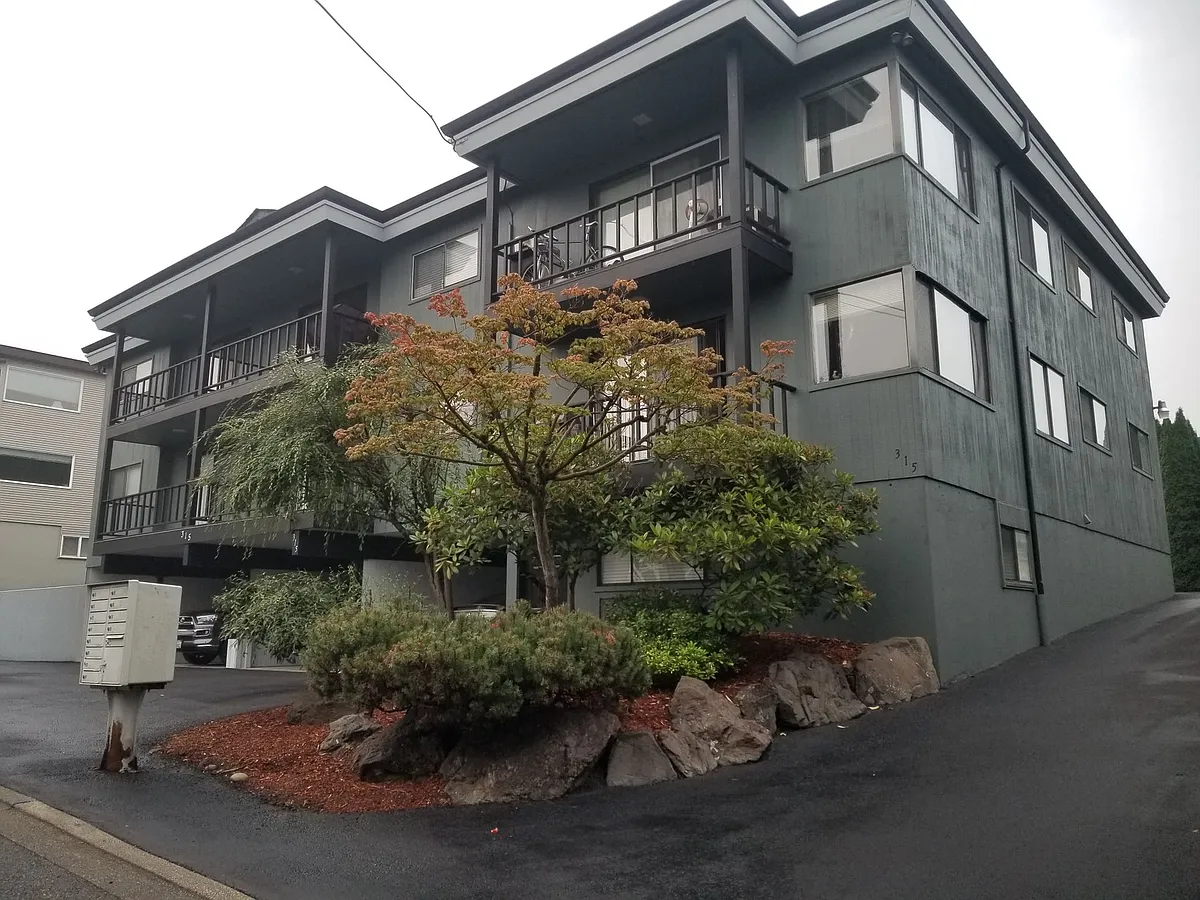 Building Photo - 315 5th Ave S