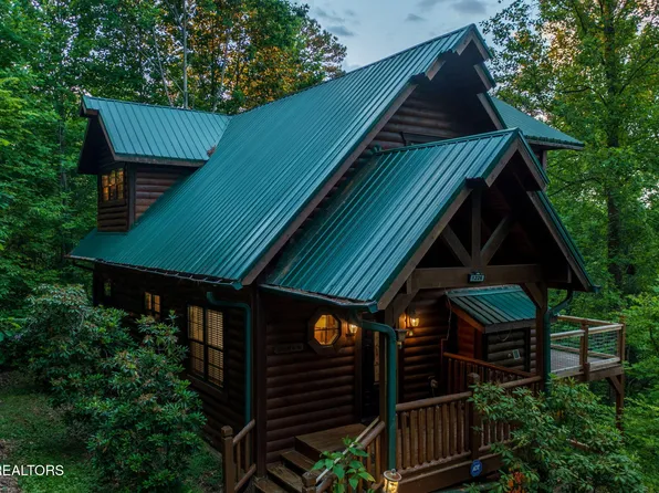 1226 Serenity Ln, Sevierville, TN 37876