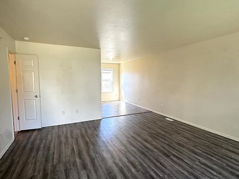 1126 S Fern St — Photo 2