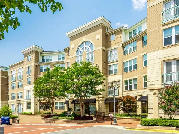 12000 Market St APT 187, Reston, VA 20190