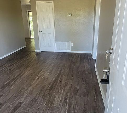 2nd image of 4908 S Shallow Brook Dr