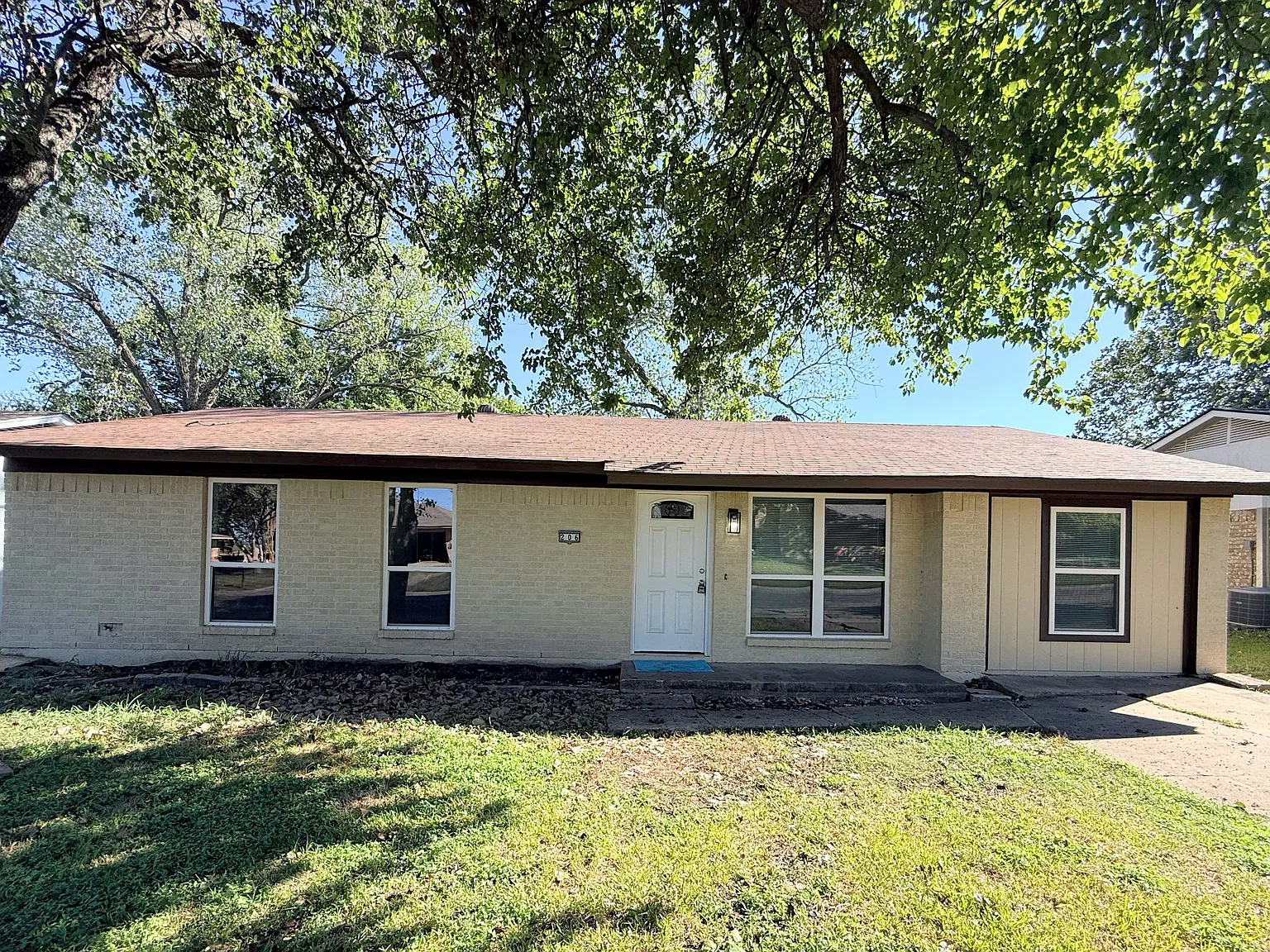 3 bed, 1347 sqft, $1,695 — Photo 1