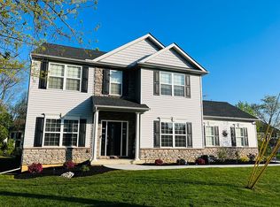 5831 Cetronia Rd, Allentown, PA 18106