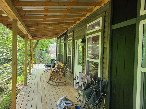 35 Mountain Laurel Rd