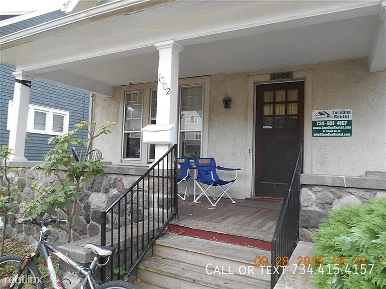 1002 Packard St — Photo 8