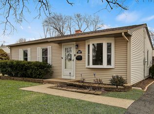 257 Forest Pl, Buffalo Grove, IL 60089