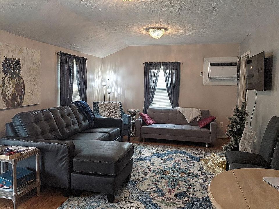 1st image of 3007 1st St