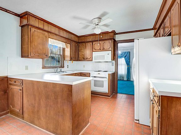 4th image of 2211 Sparre Dr