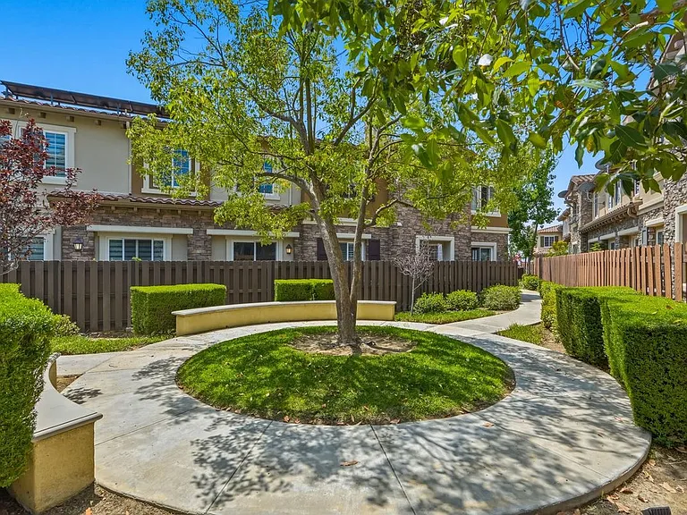 11528 Verona Dr — Photo 3