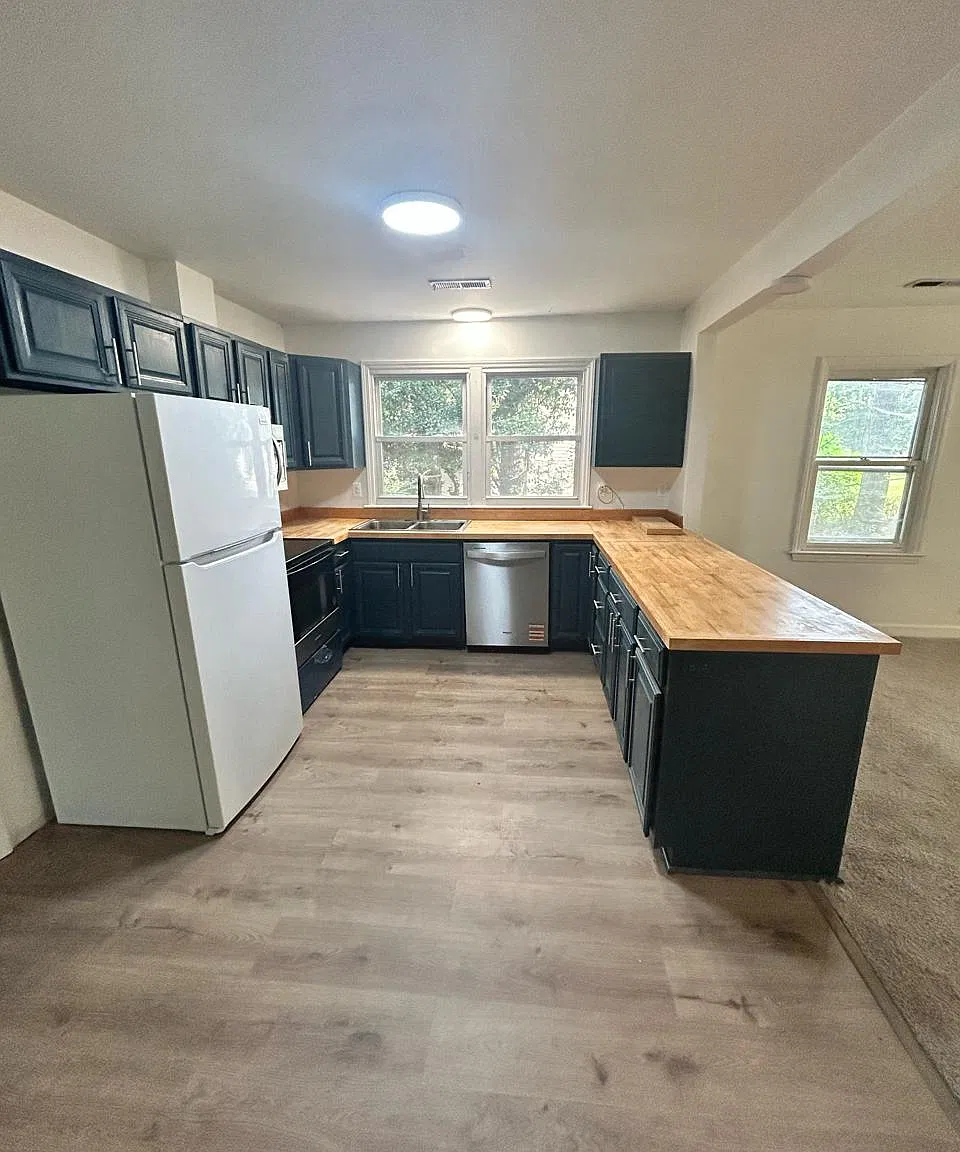 3 bed, 1800 sqft, $2,000 — Photo 1